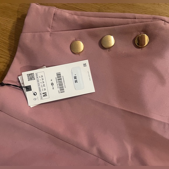 Zara pleated shorts - Sizes Small and Medium - Picture 2 of 6